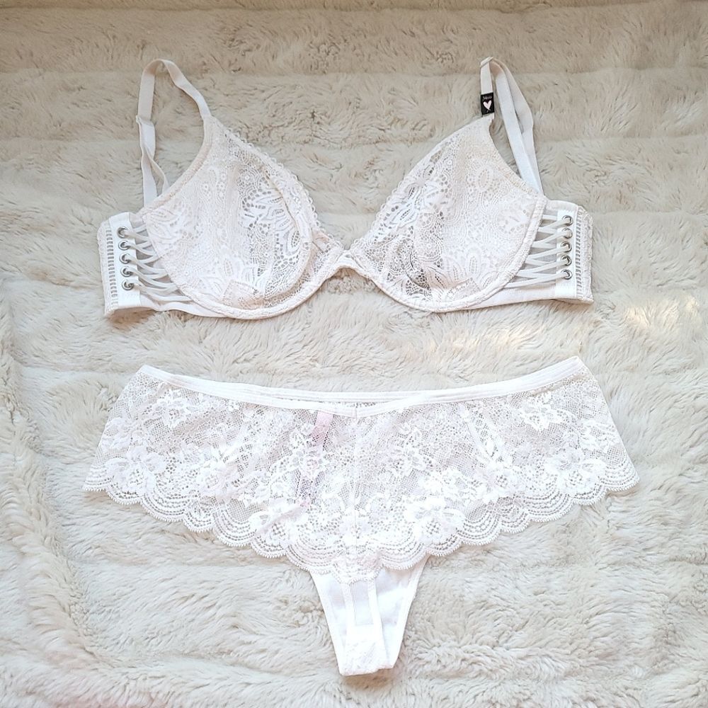 🍒NWT🍒 VS VERY SEXY UNLINED PLUNGE BRA + DA PANTY SET - Picture 4 of 9